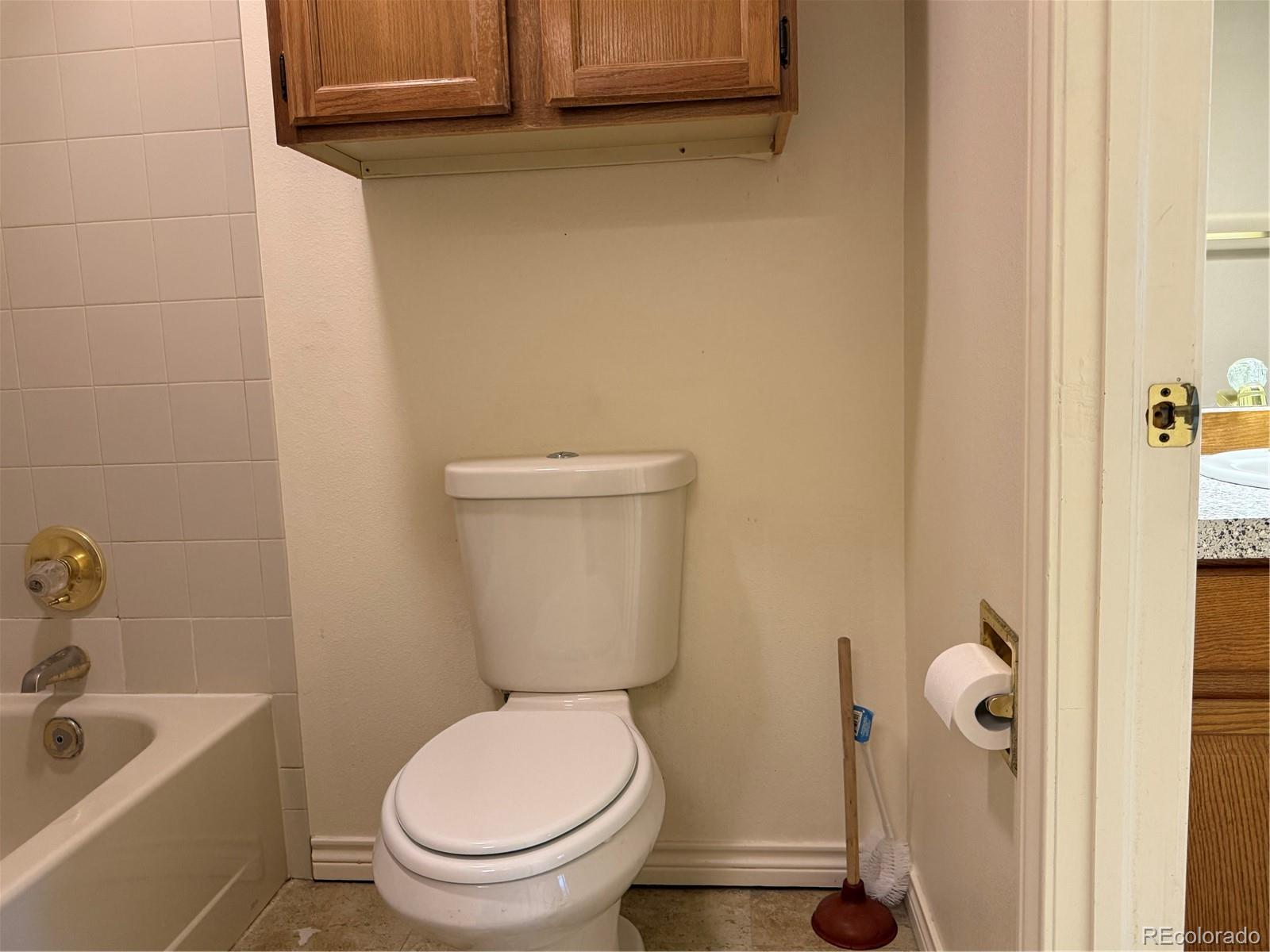 MLS Image #16 for 2619 s iris court,lakewood, Colorado