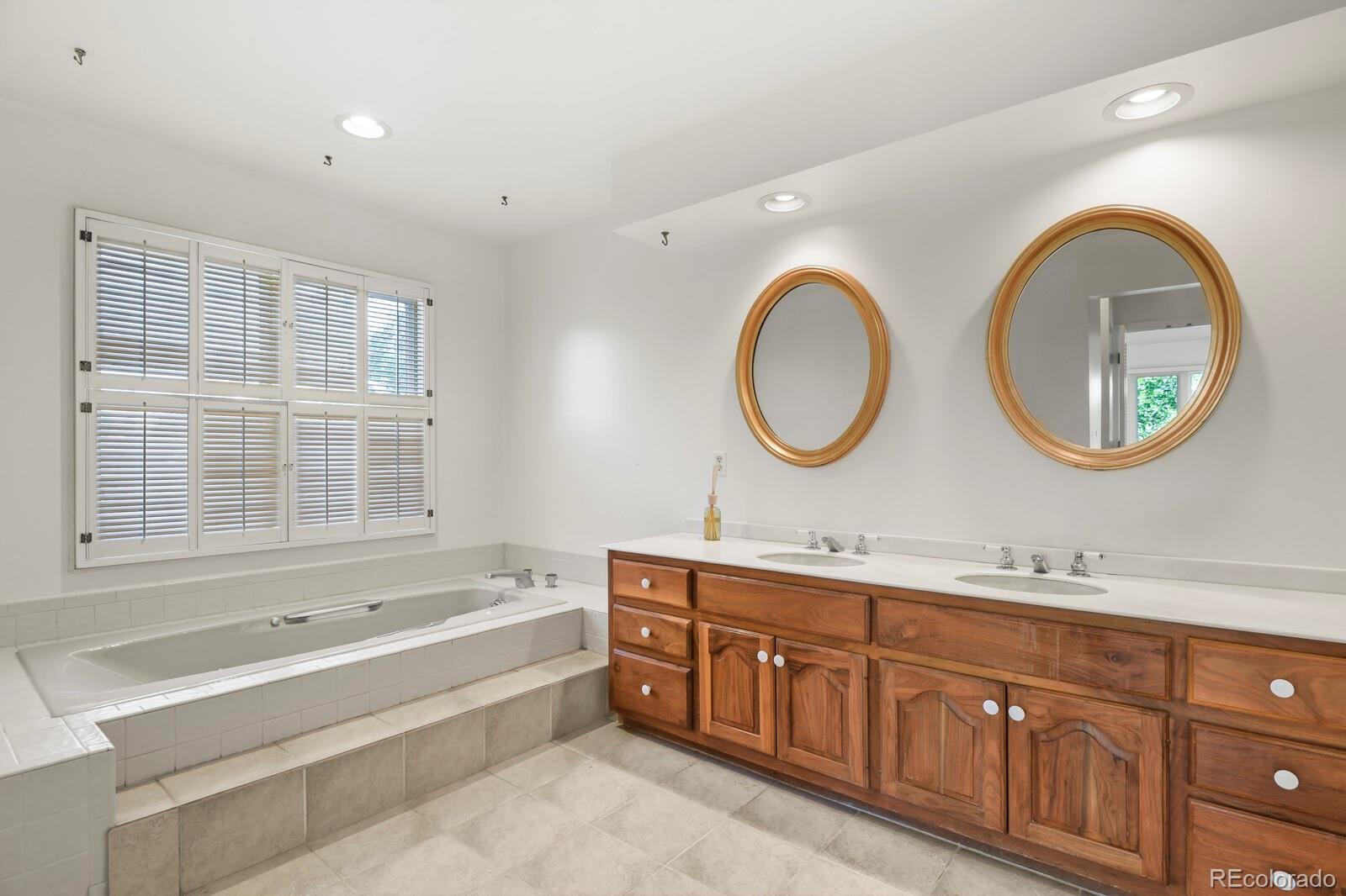 MLS Image #19 for 4530 s verbena street,denver, Colorado