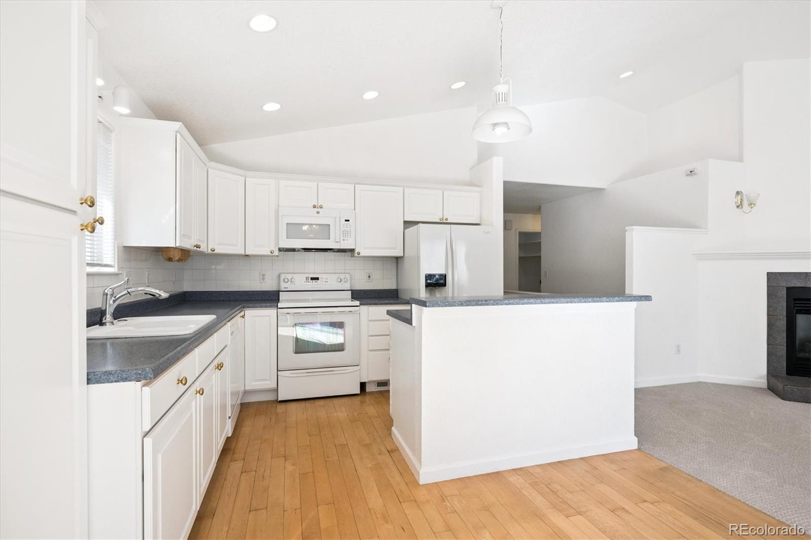 MLS Image #5 for 894 s krameria street,denver, Colorado