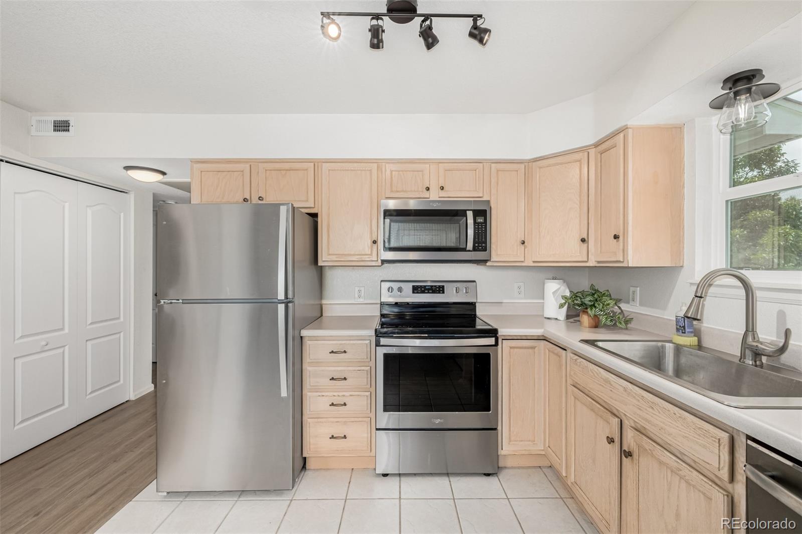 MLS Image #9 for 1655 s cole street,lakewood, Colorado