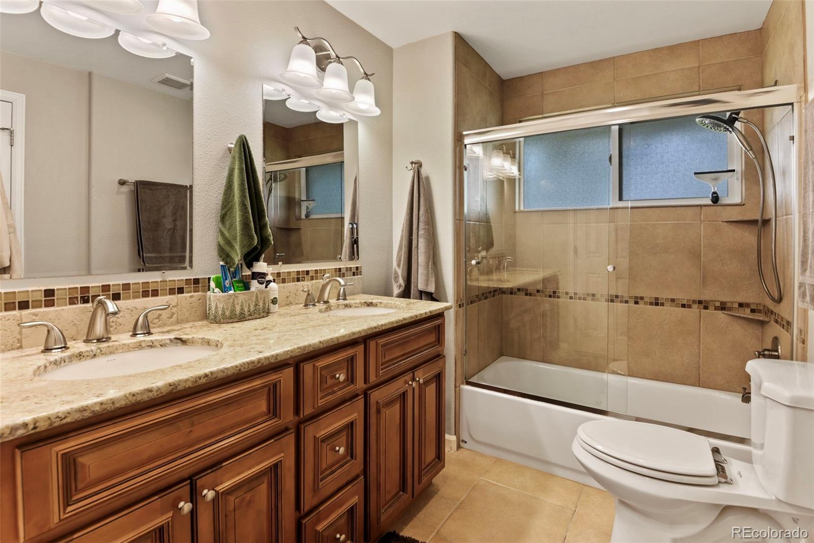 MLS Image #15 for 5954 s columbine way,centennial, Colorado