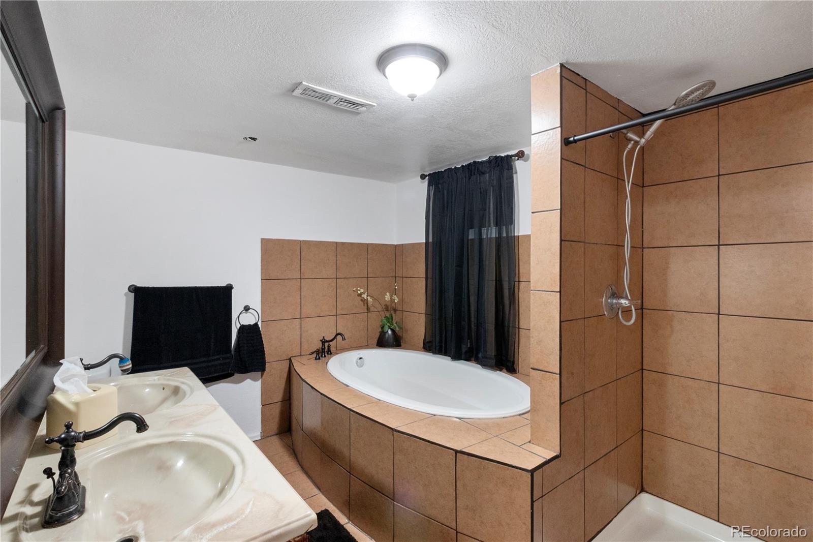 MLS Image #14 for 2725 s grove street,denver, Colorado