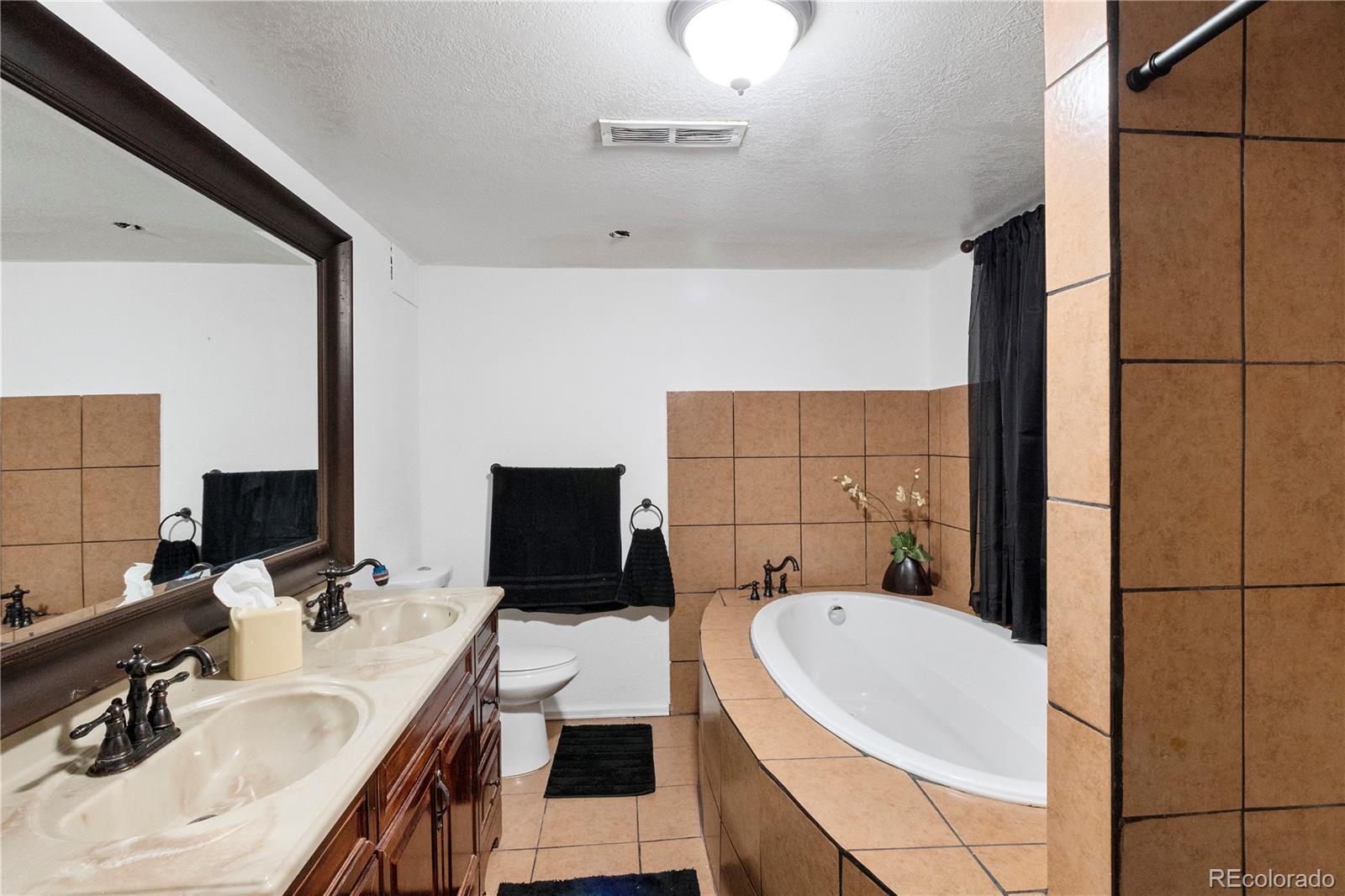 MLS Image #7 for 2725 s grove street,denver, Colorado
