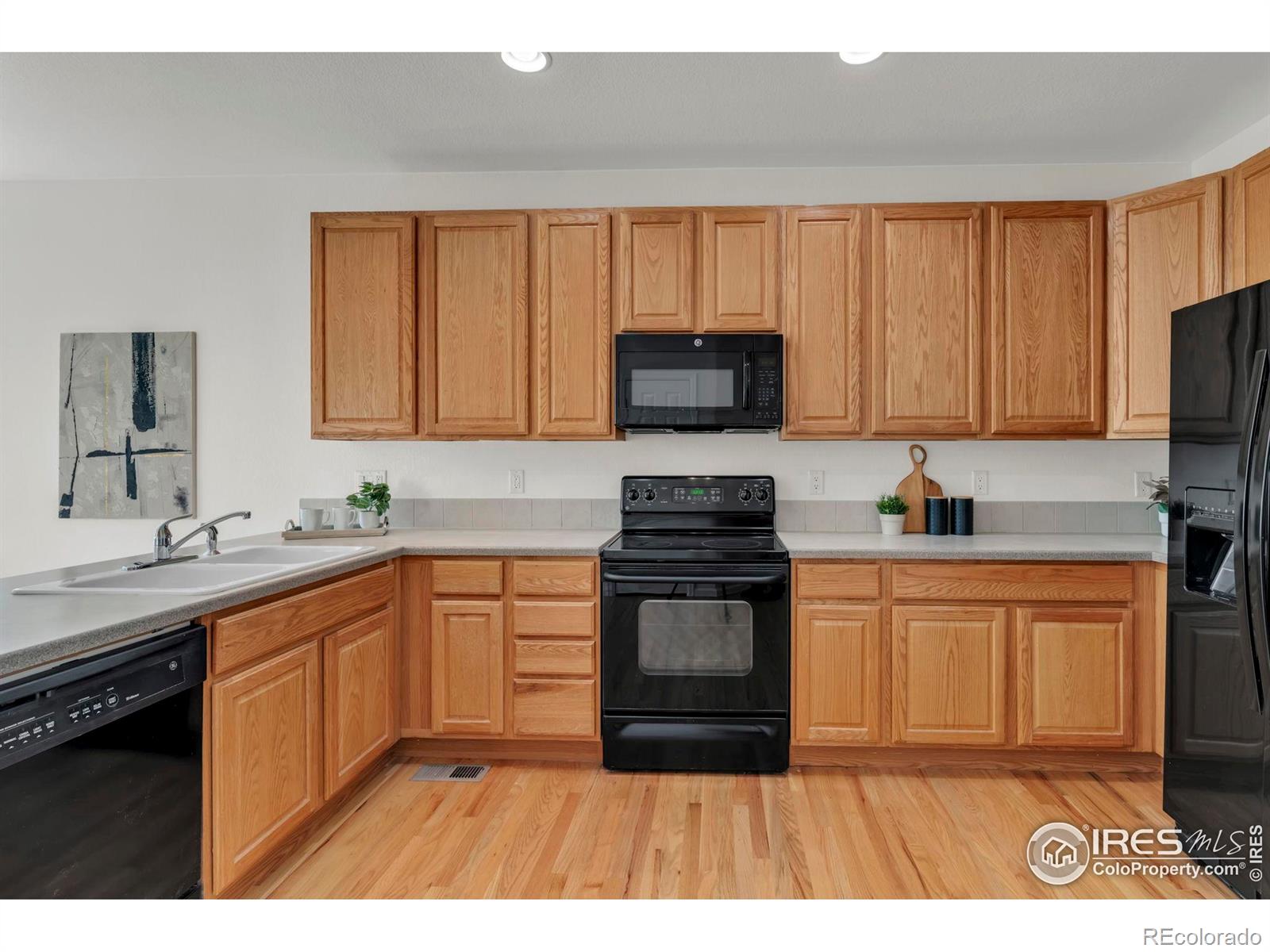 MLS Image #15 for 13676  rock point 101,broomfield, Colorado