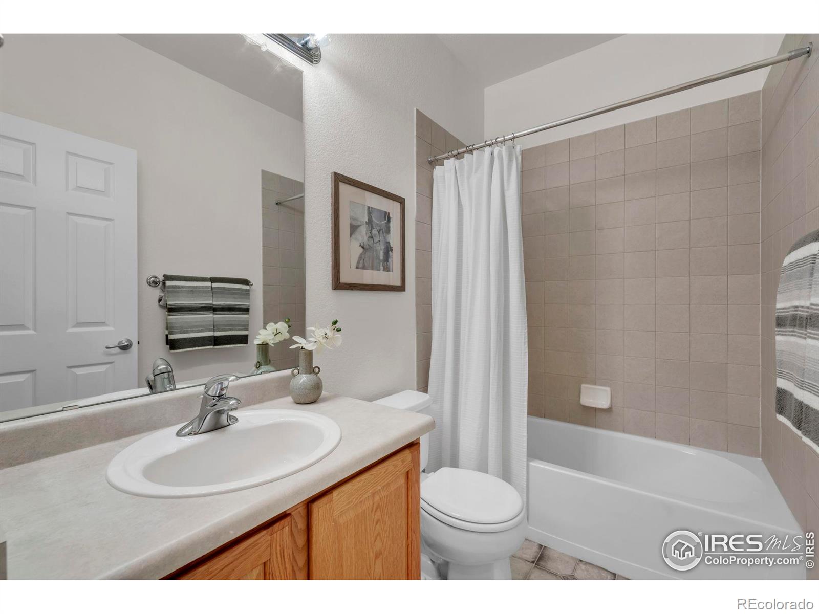 MLS Image #19 for 13676  rock point 101,broomfield, Colorado