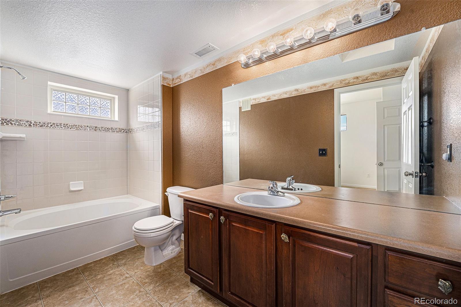 MLS Image #10 for 5800  tower road 505,denver, Colorado
