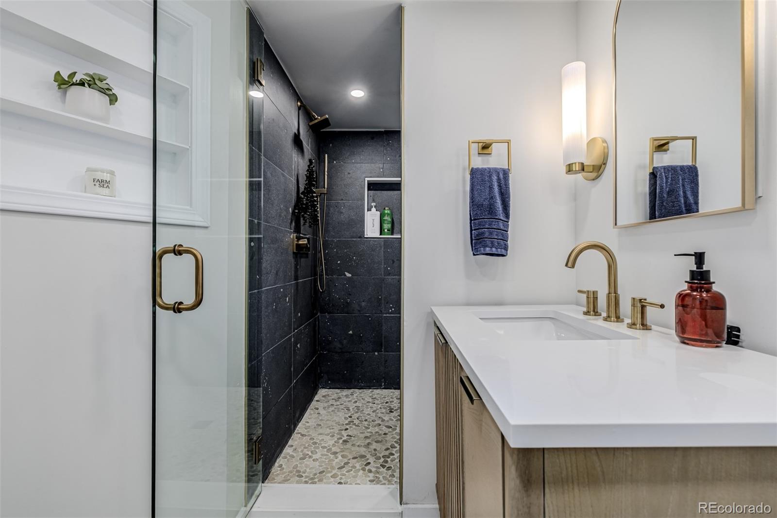 MLS Image #11 for 2345 s lincoln street,denver, Colorado