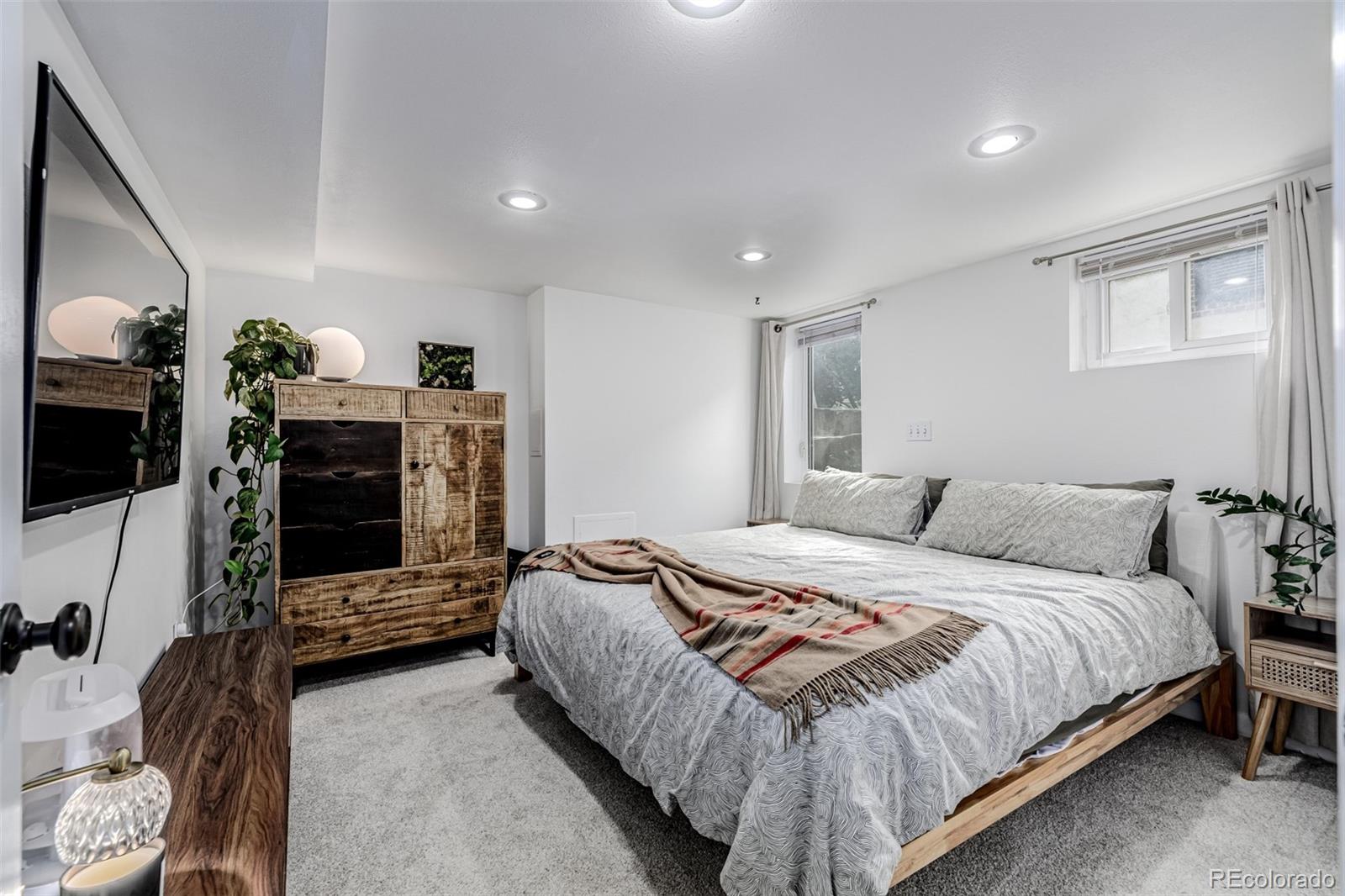MLS Image #9 for 2345 s lincoln street,denver, Colorado