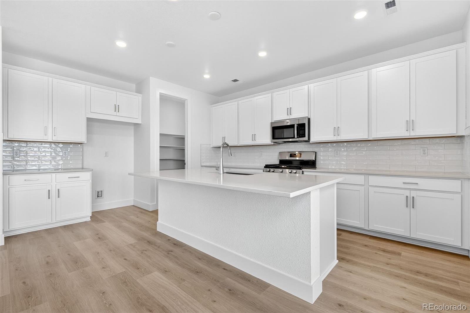 MLS Image #11 for 16473 w 93rd way,arvada, Colorado