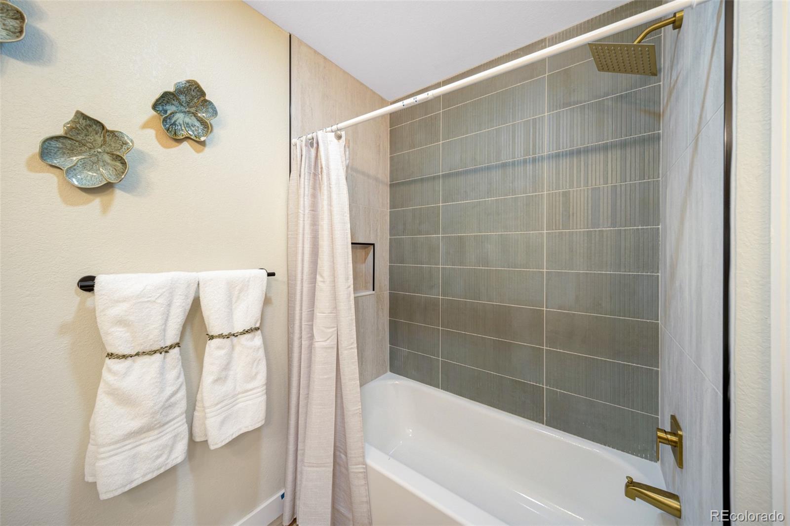 MLS Image #5 for 19537 e 18th avenue,aurora, Colorado