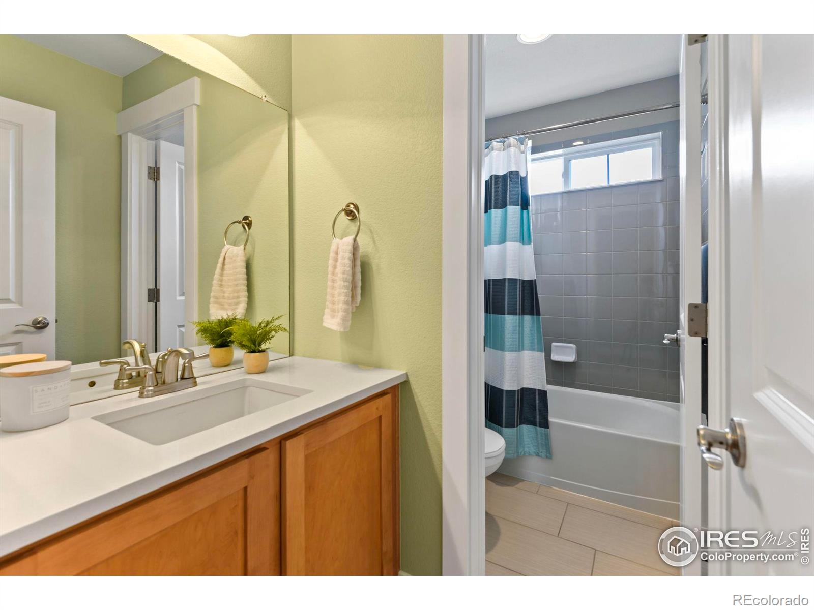 MLS Image #37 for 2849  crater lake lane,lafayette, Colorado
