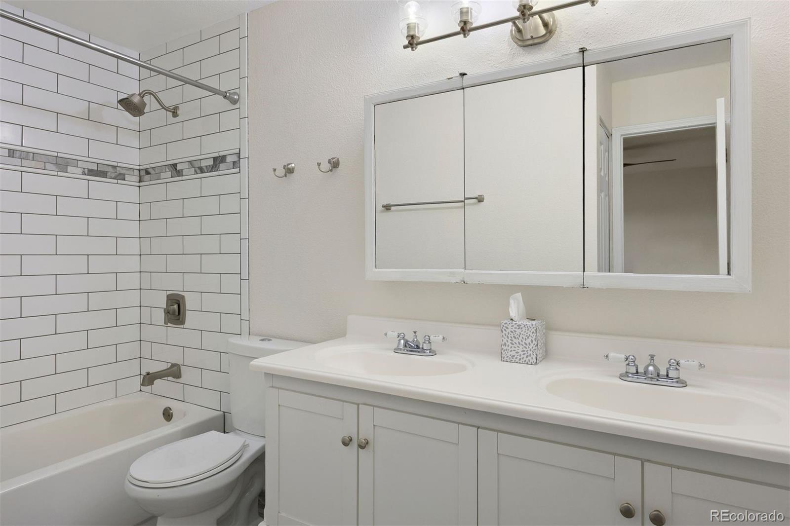 MLS Image #11 for 1006 s waco way,aurora, Colorado