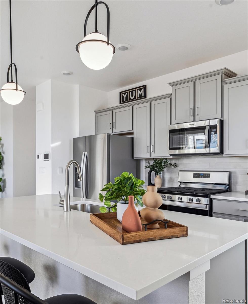 MLS Image #12 for 917  logan peak way,berthoud, Colorado