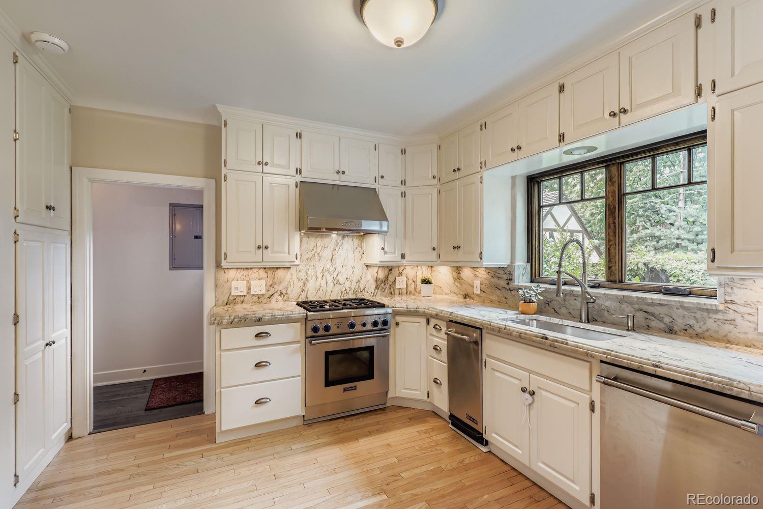 MLS Image #11 for 1795 n monaco parkway,denver, Colorado
