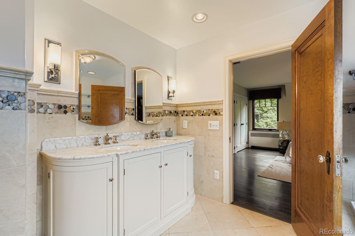 MLS Image #15 for 1795 n monaco parkway,denver, Colorado