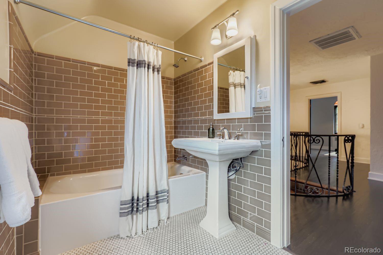 MLS Image #20 for 1795 n monaco parkway,denver, Colorado