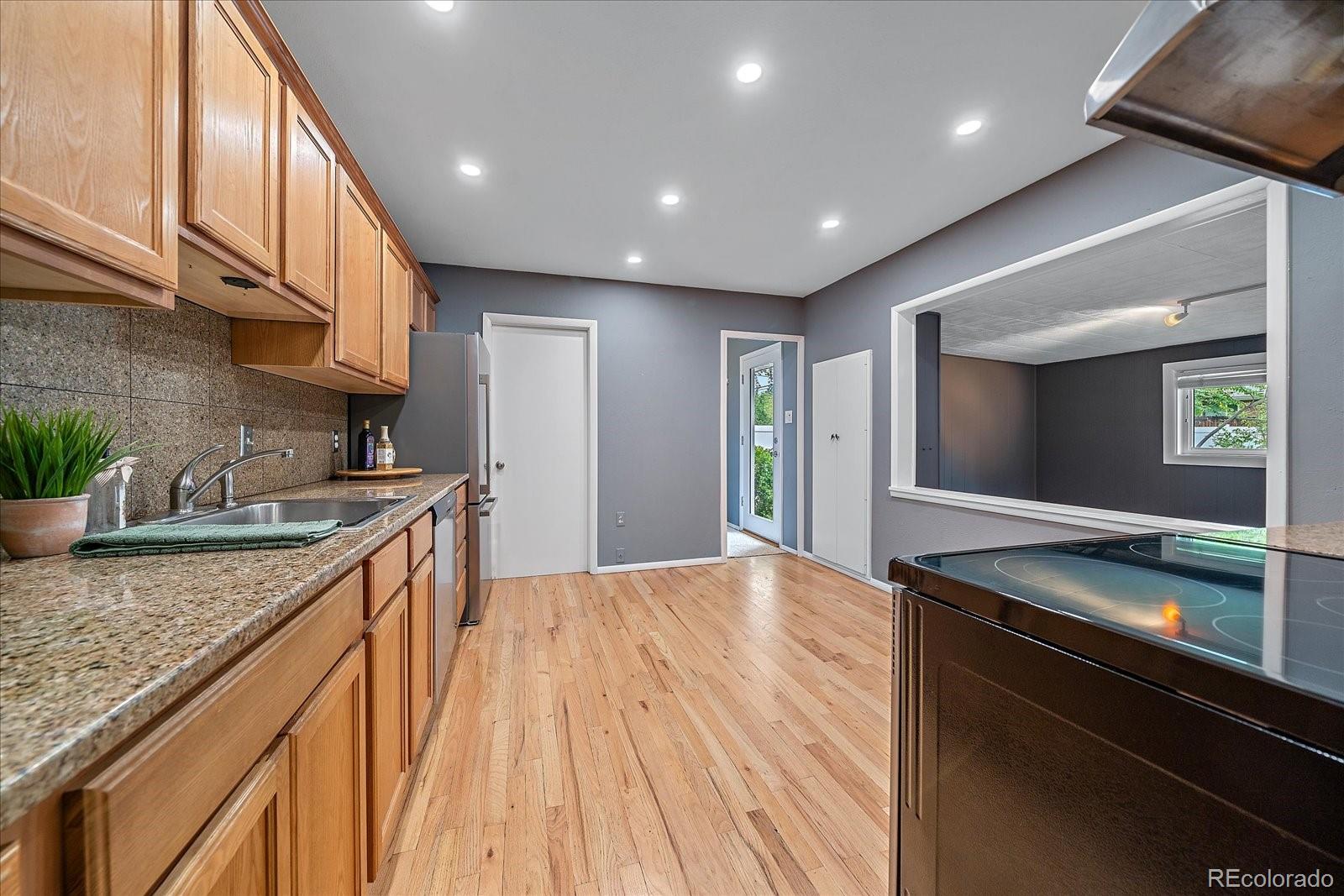 MLS Image #13 for 2540 s cherry street,denver, Colorado