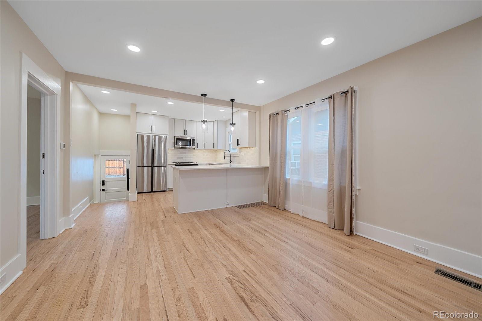 MLS Image #13 for 2082 s lincoln street,denver, Colorado