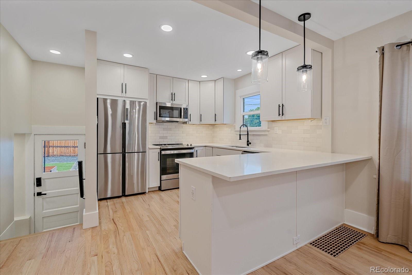 MLS Image #4 for 2082 s lincoln street,denver, Colorado