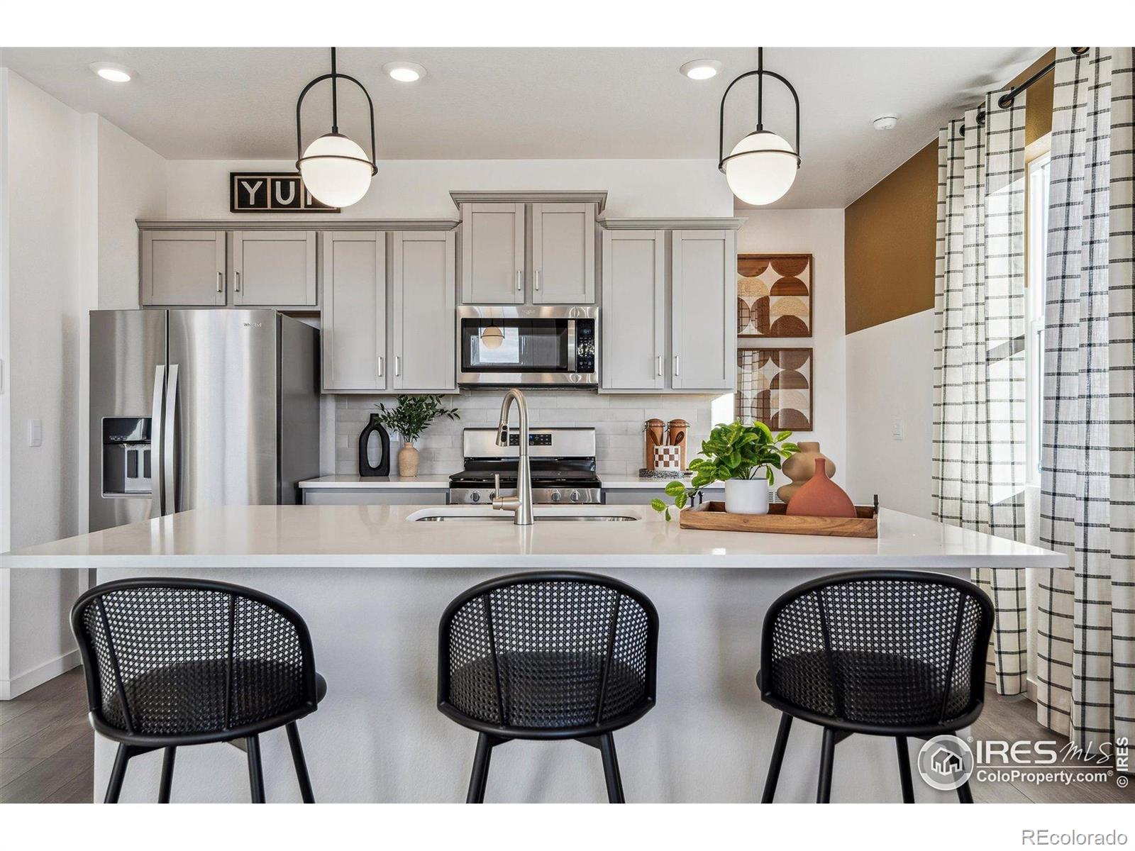 MLS Image #10 for 917  logan peak way,berthoud, Colorado