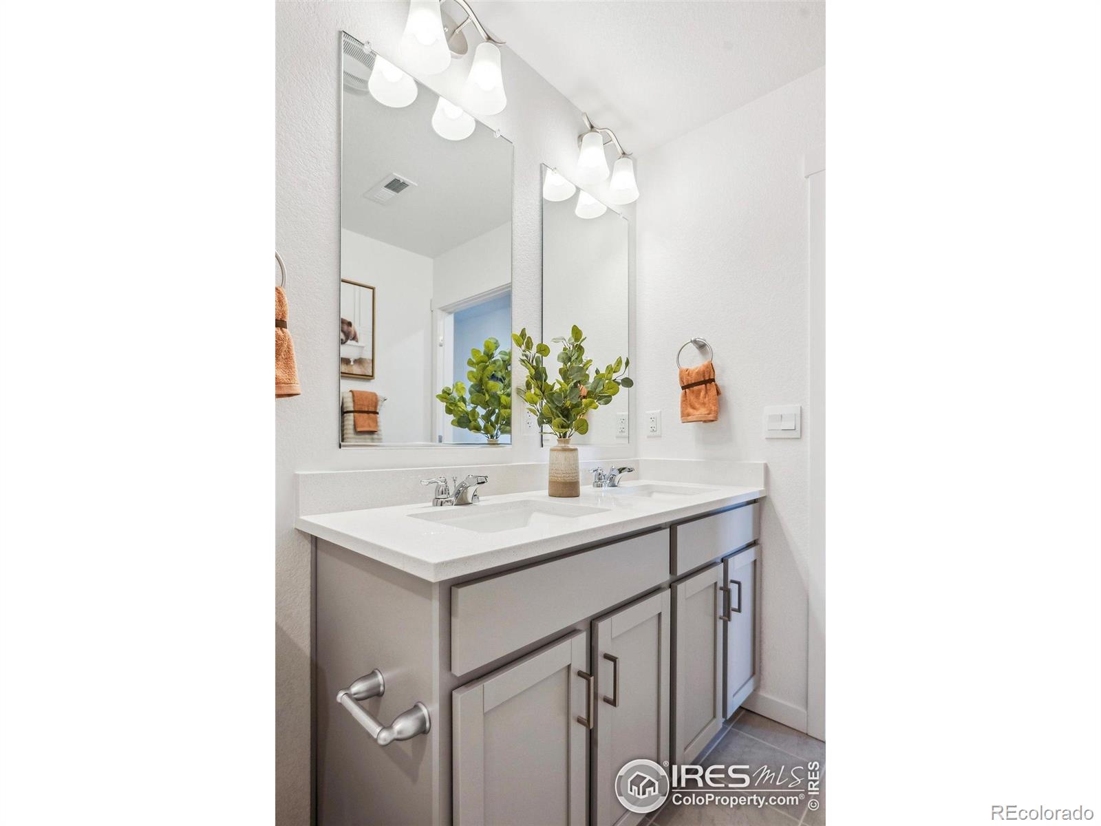 MLS Image #20 for 917  logan peak way,berthoud, Colorado