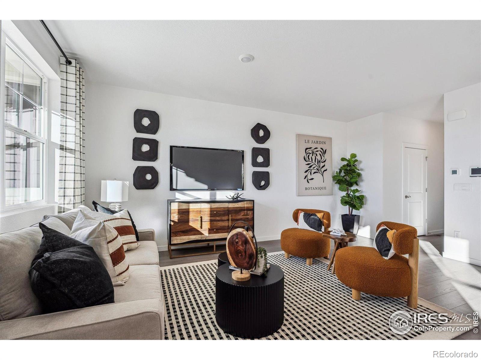 MLS Image #4 for 917  logan peak way,berthoud, Colorado