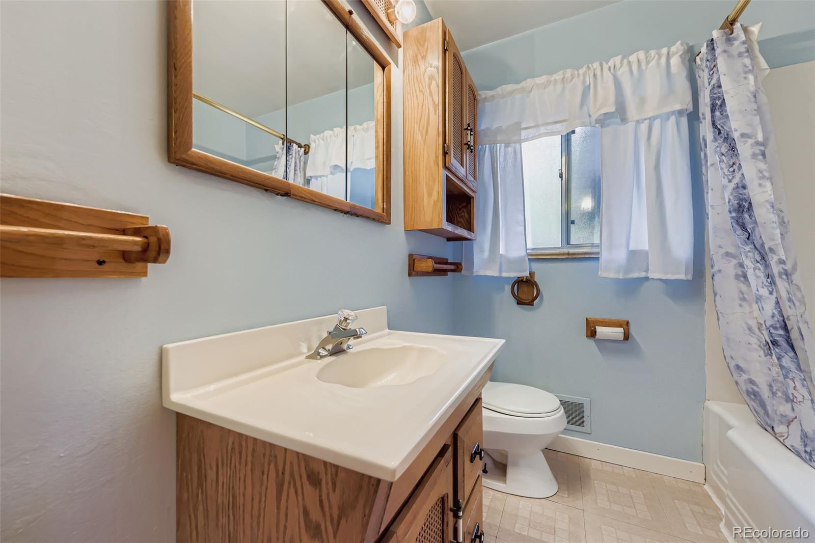 MLS Image #15 for 1693 s elm street,denver, Colorado