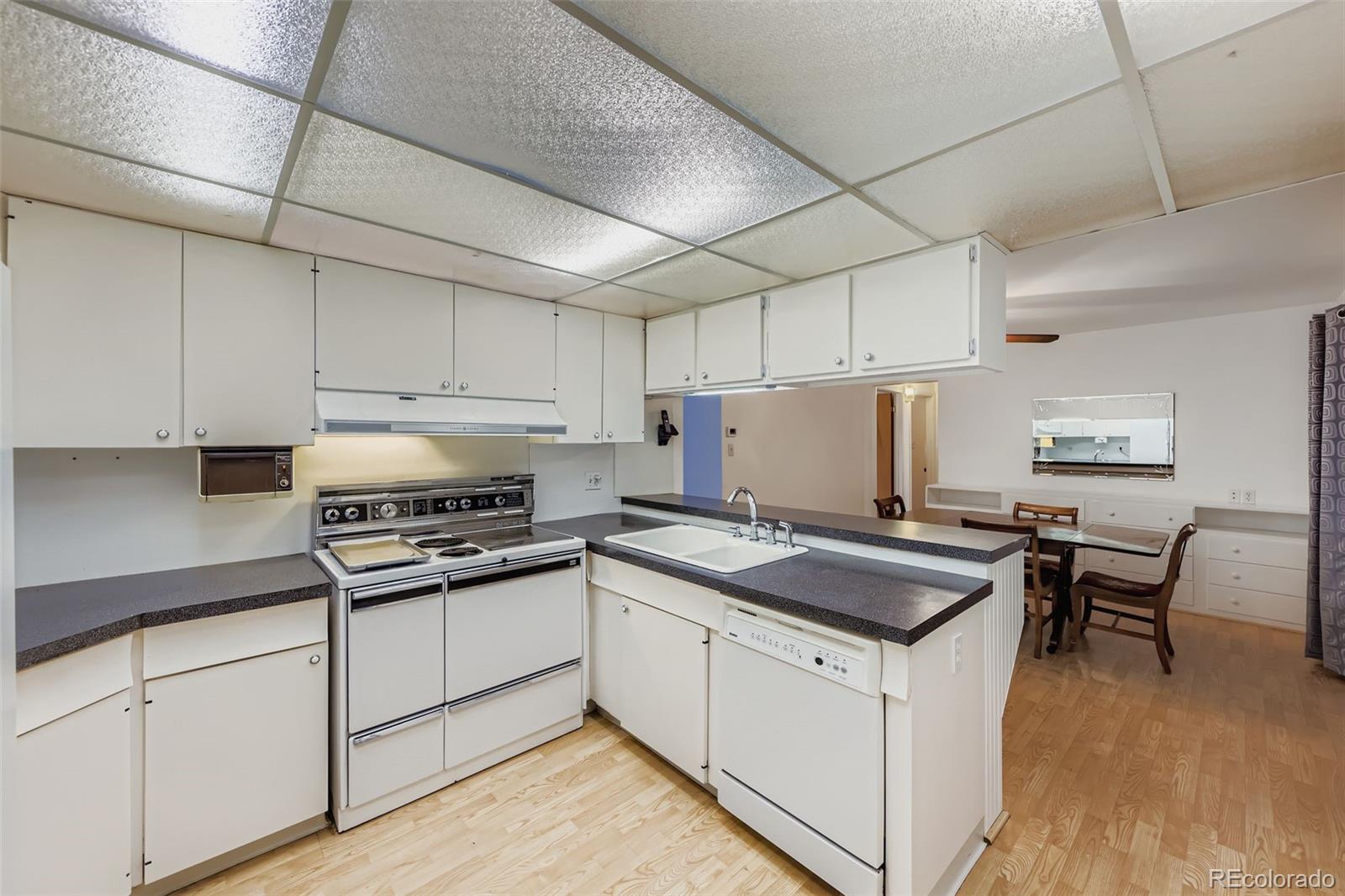 MLS Image #9 for 1693 s elm street,denver, Colorado