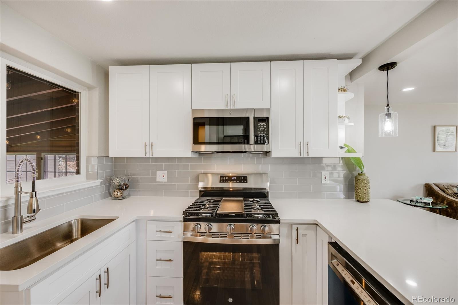 MLS Image #15 for 903  poplar street,denver, Colorado