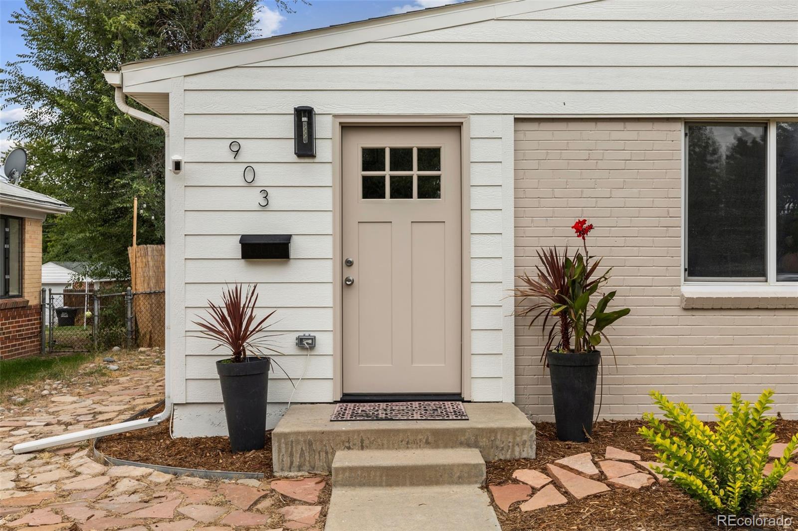 MLS Image #6 for 903  poplar street,denver, Colorado