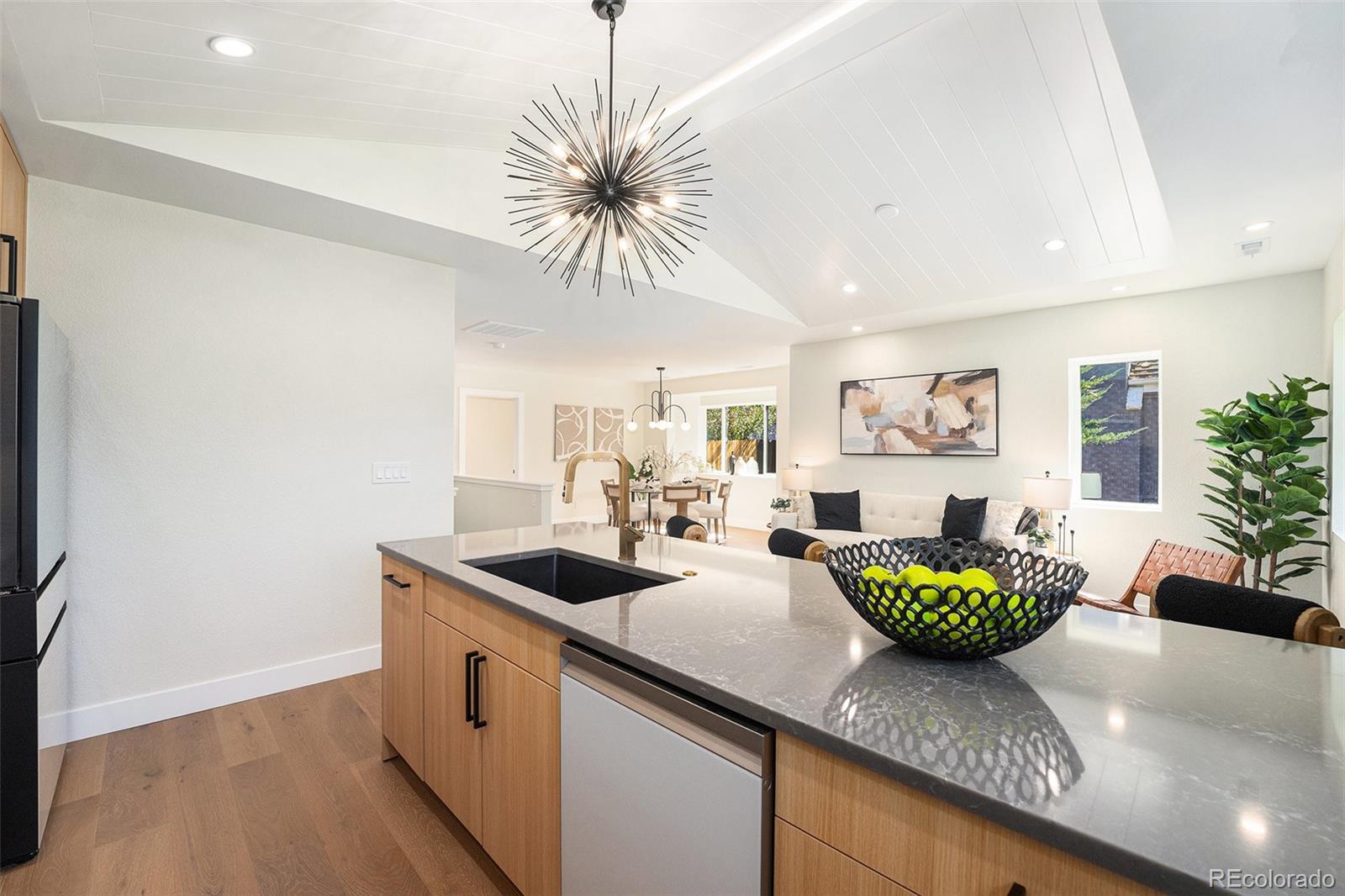 MLS Image #11 for 2850  leyden street,denver, Colorado