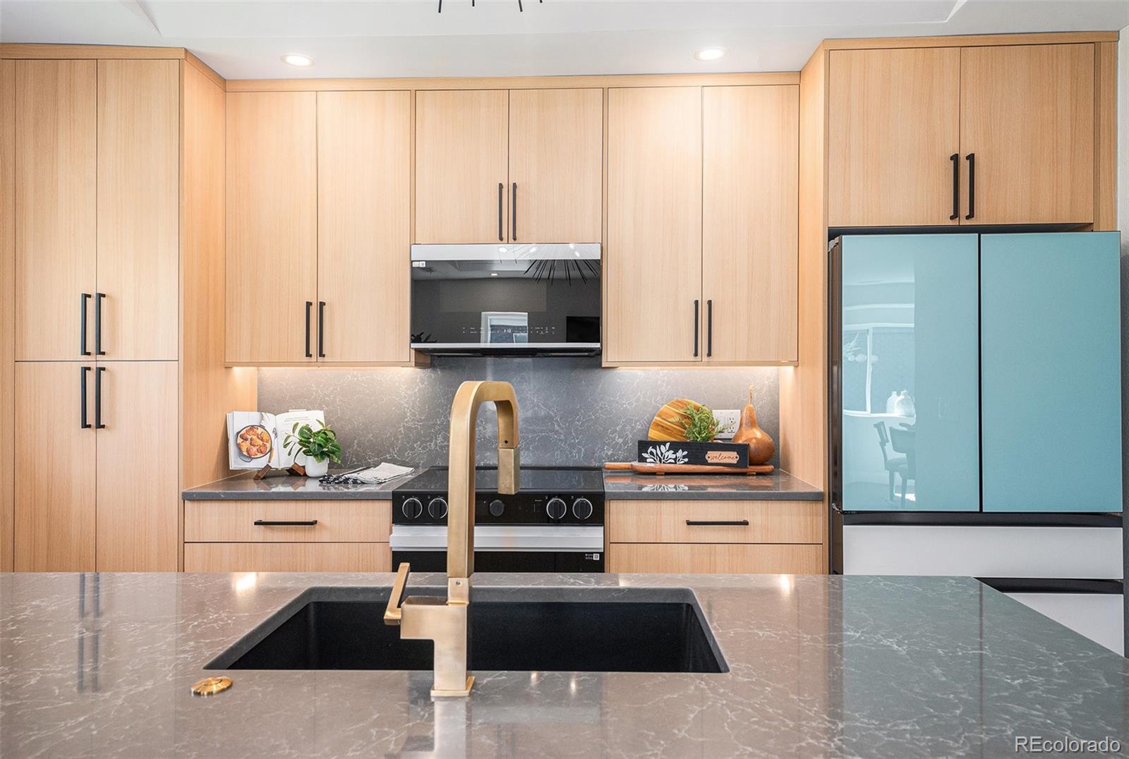 MLS Image #12 for 2850  leyden street,denver, Colorado