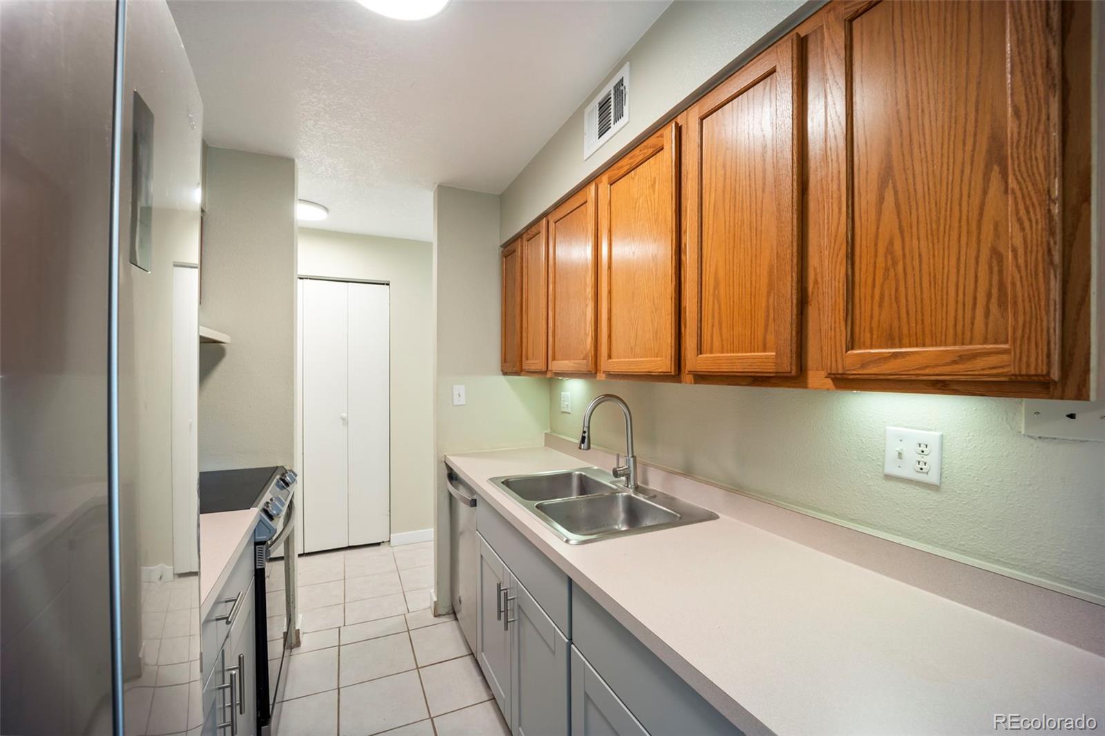 MLS Image #3 for 100 e highline circle 105,centennial, Colorado