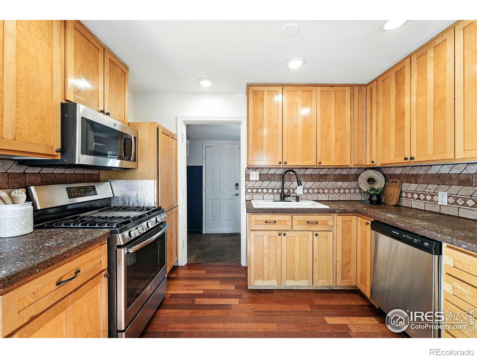 MLS Image #17 for 10595 e lowry place,aurora, Colorado