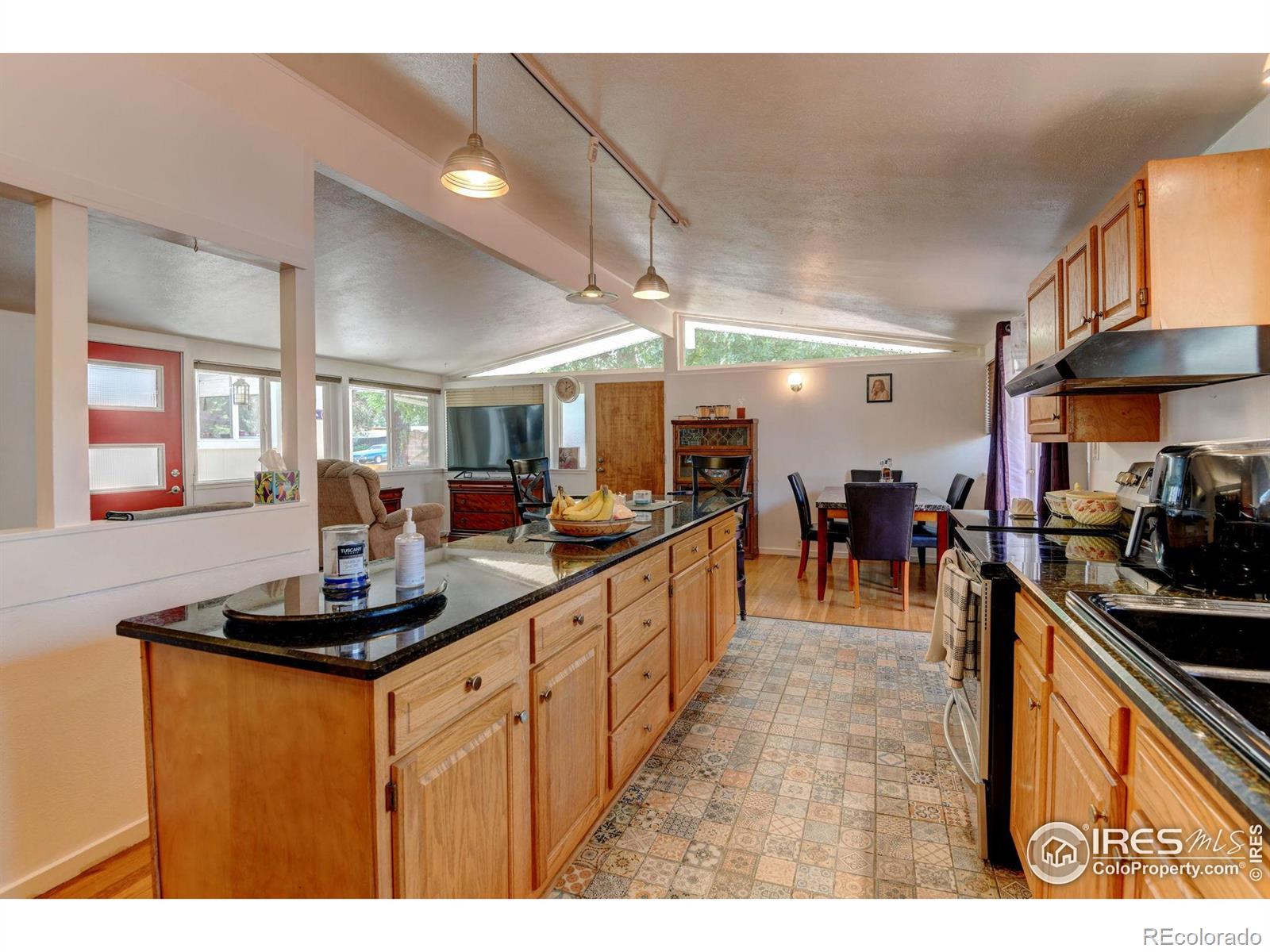 MLS Image #17 for 2370 s meade street,denver, Colorado