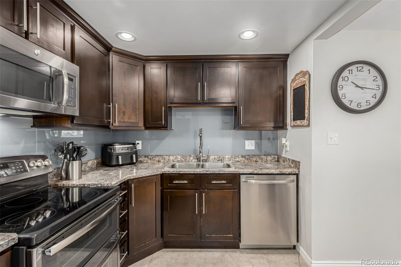 MLS Image #17 for 924  galena street,aurora, Colorado