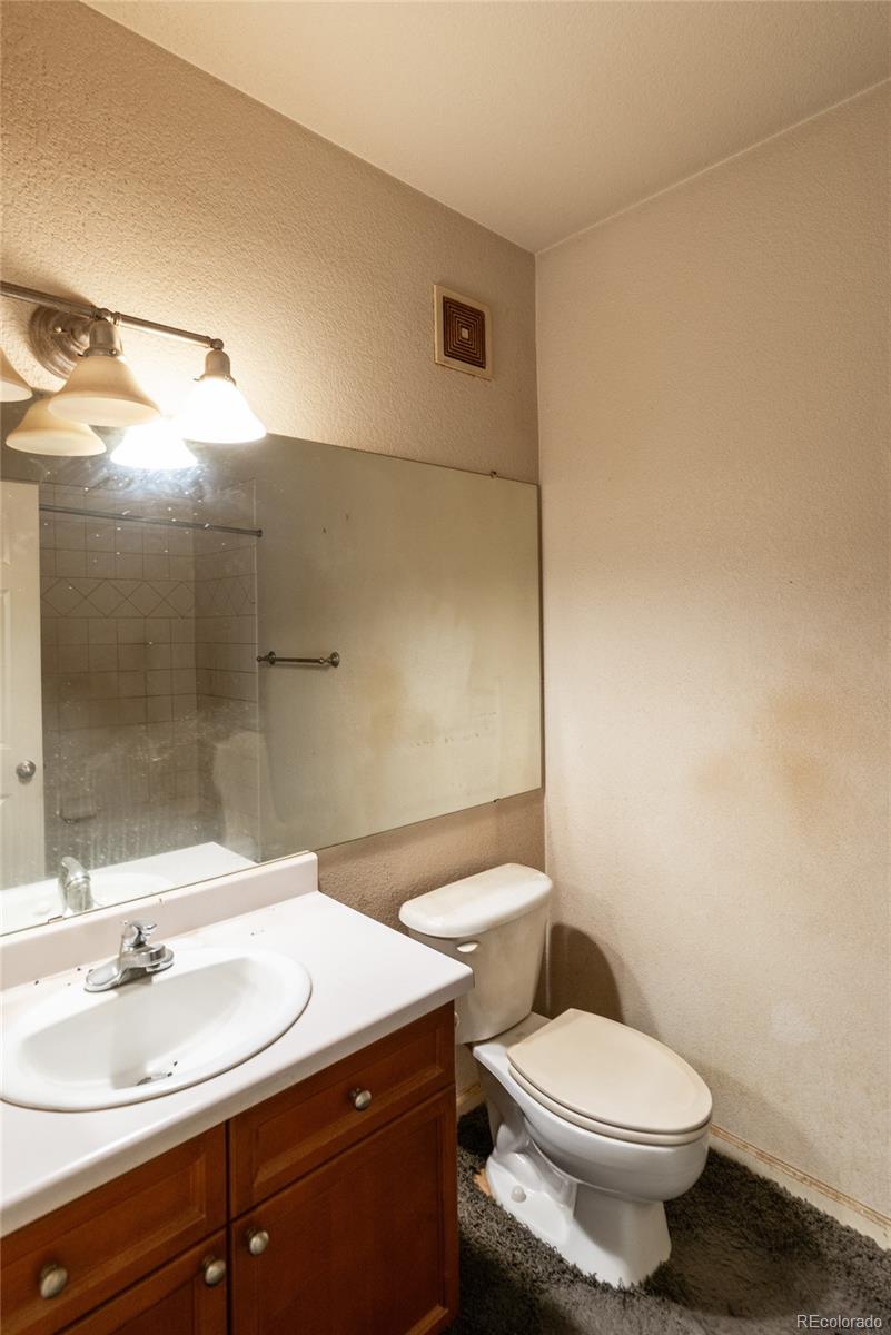 MLS Image #10 for 2678  syracuse street,denver, Colorado