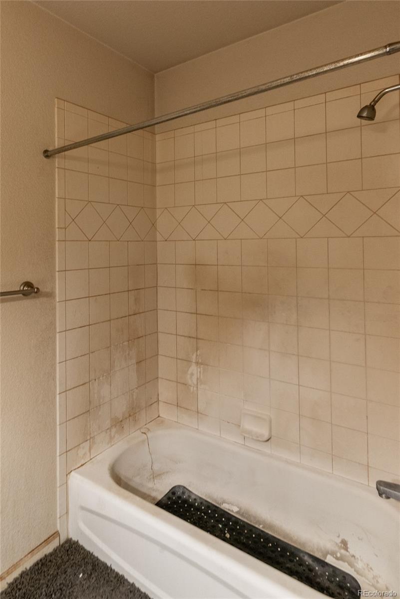 MLS Image #11 for 2678  syracuse street,denver, Colorado