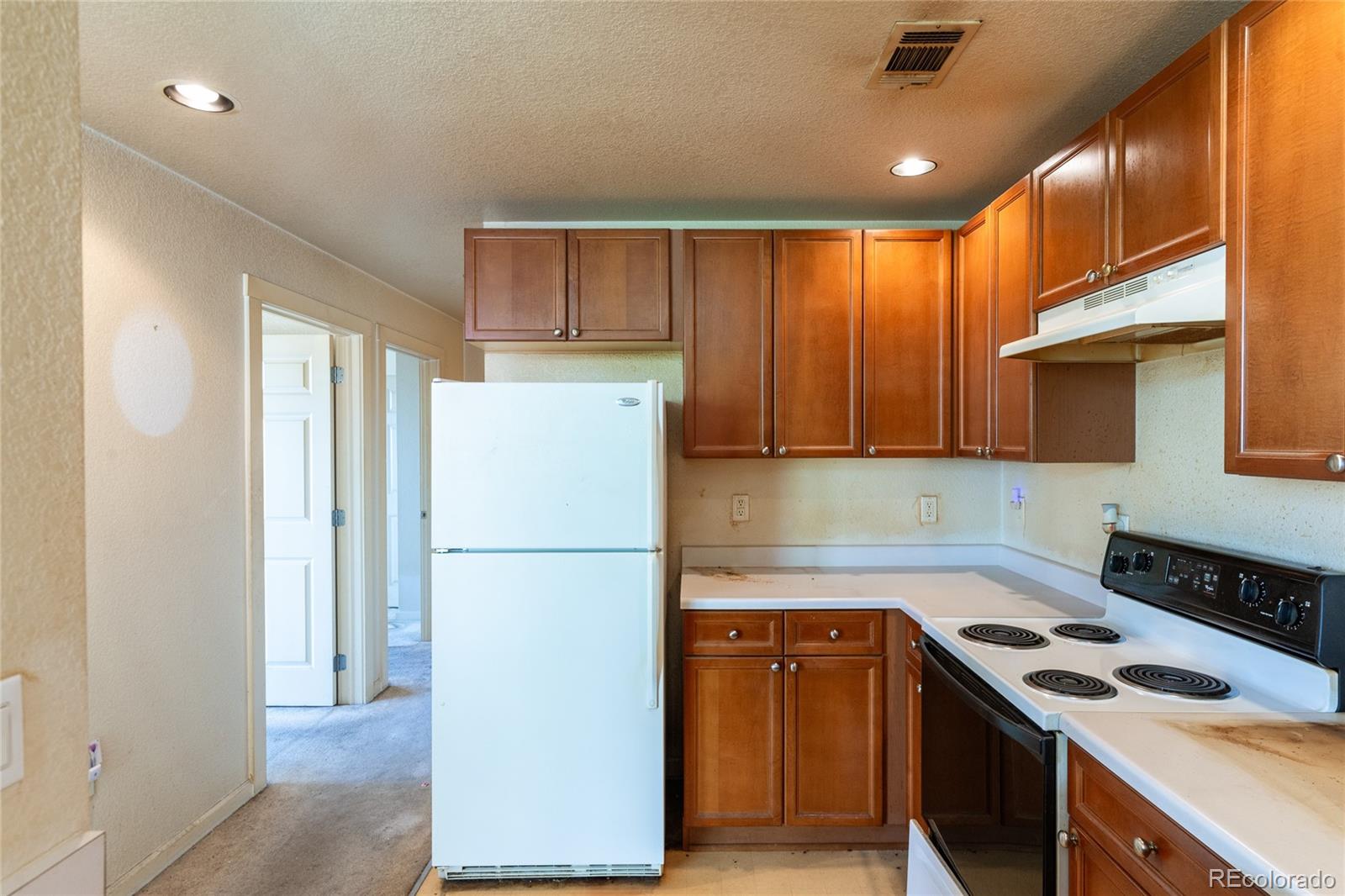 MLS Image #5 for 2678  syracuse street,denver, Colorado