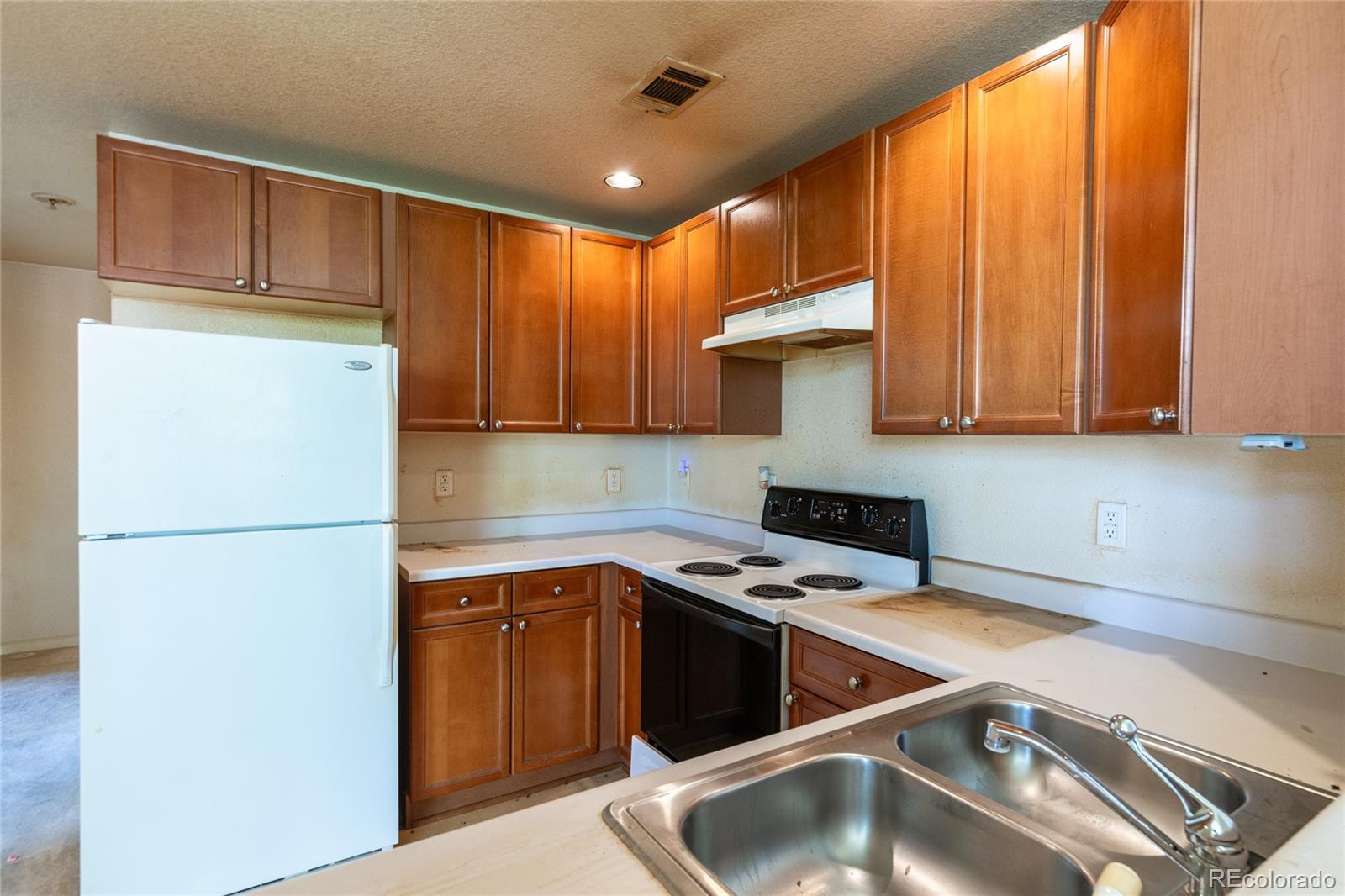 MLS Image #6 for 2678  syracuse street,denver, Colorado