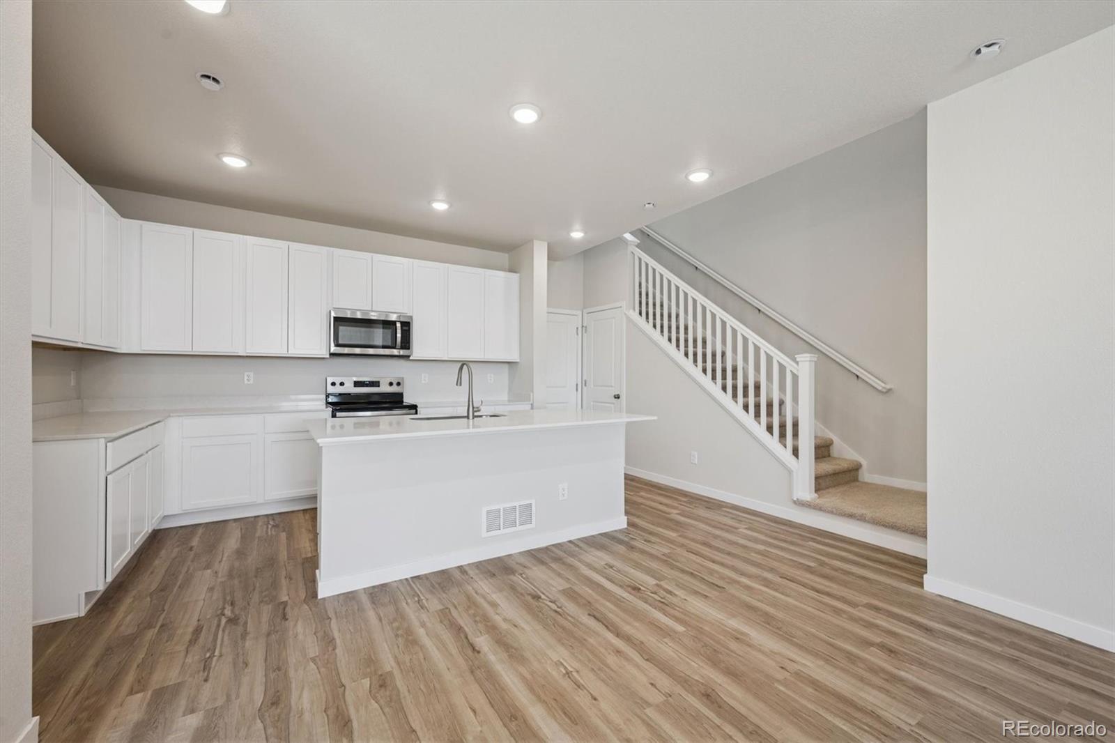 MLS Image #3 for 22686 e 47th place,aurora, Colorado