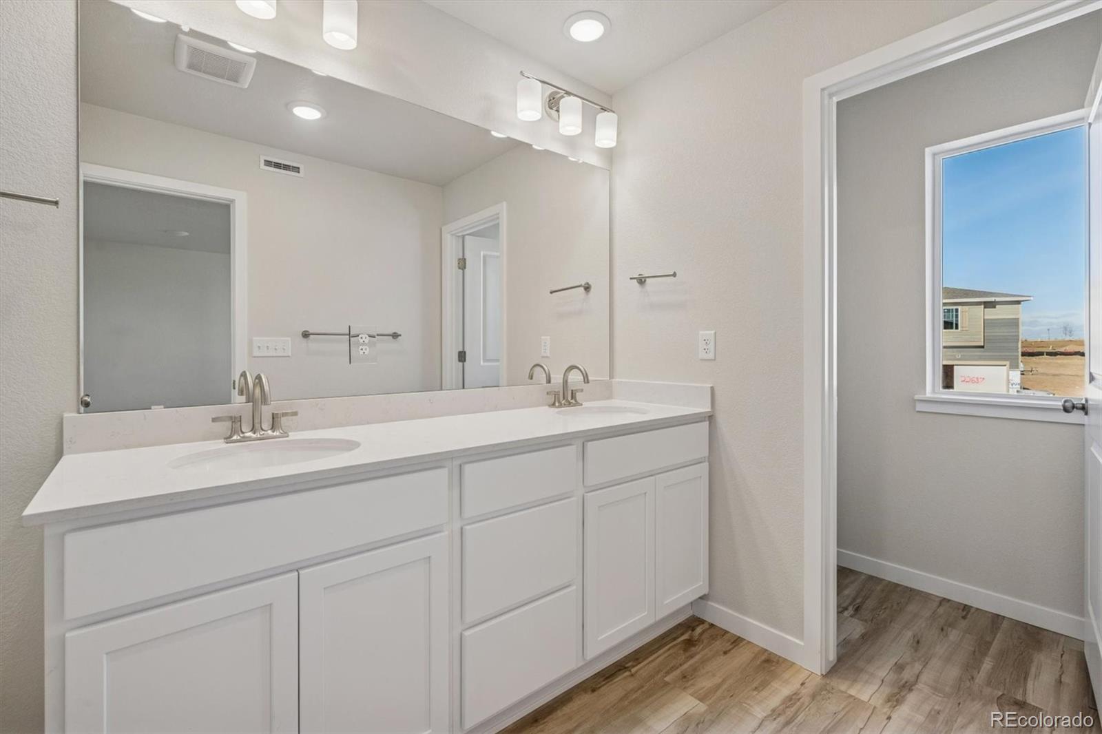 MLS Image #9 for 22686 e 47th place,aurora, Colorado