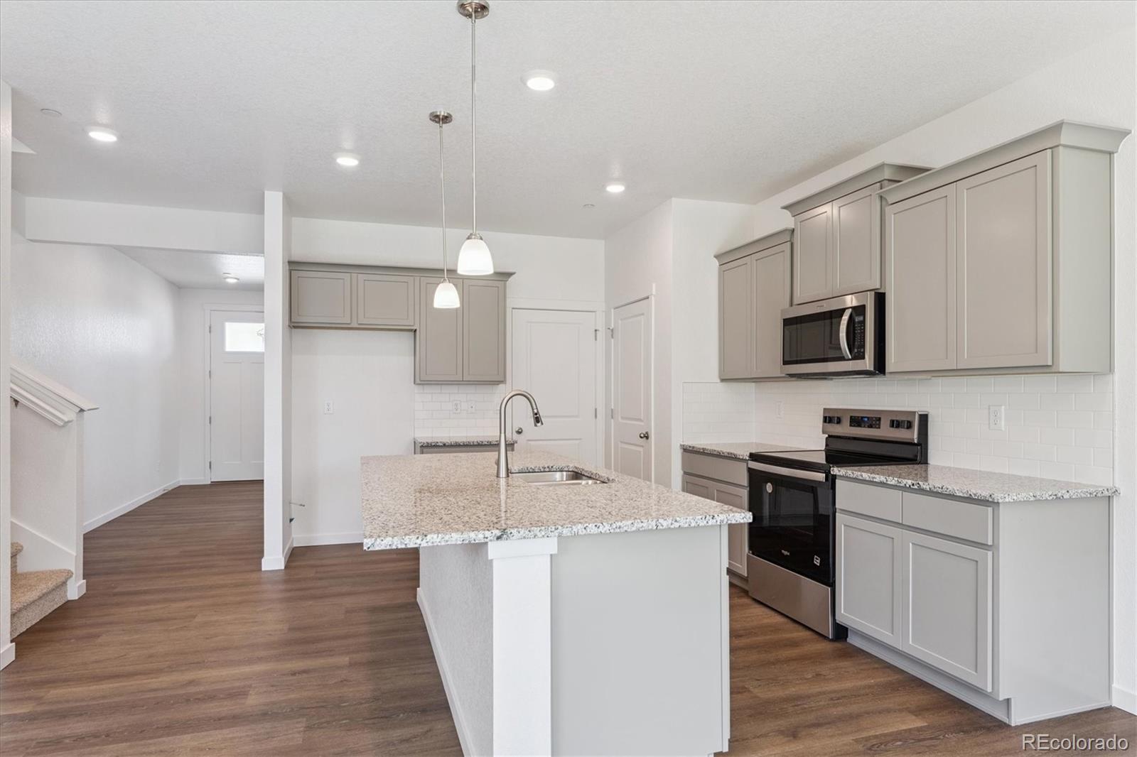 MLS Image #4 for 800 n deer park street,watkins, Colorado