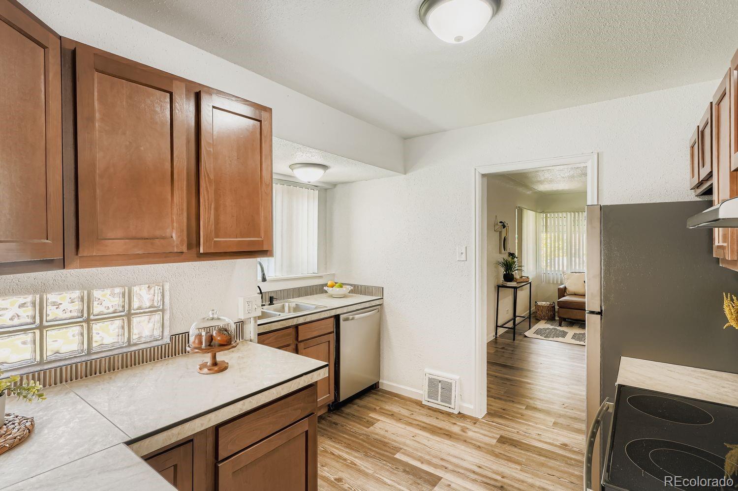 MLS Image #2 for 3670  magnolia street,denver, Colorado