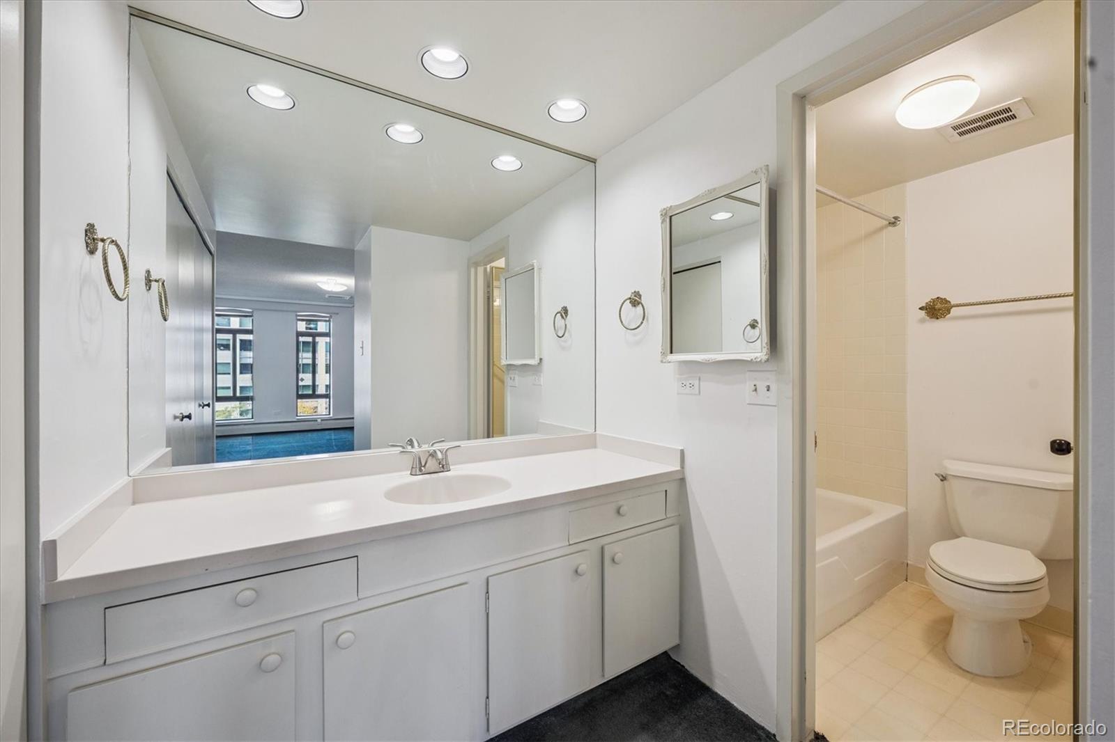 MLS Image #15 for 3131 e alameda avenue 604,denver, Colorado