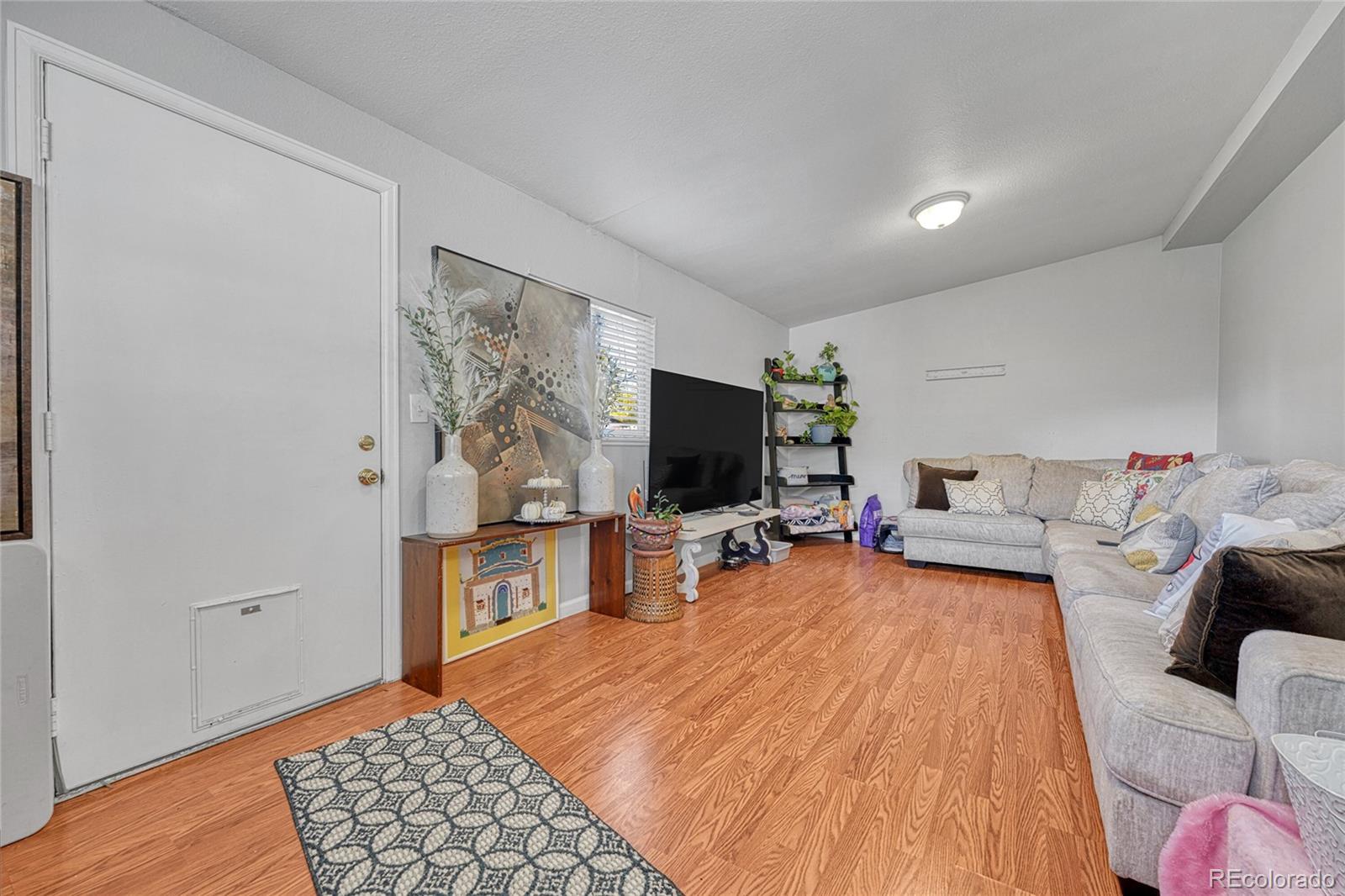 MLS Image #5 for 841 s oakland street,aurora, Colorado