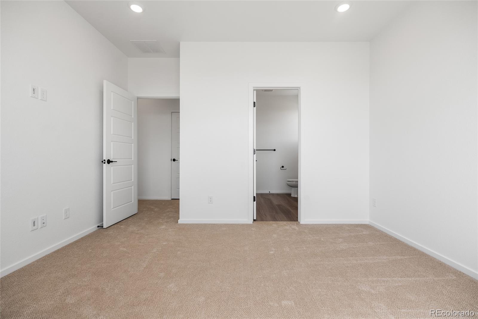 MLS Image #14 for 54860 e 27th place,strasburg, Colorado