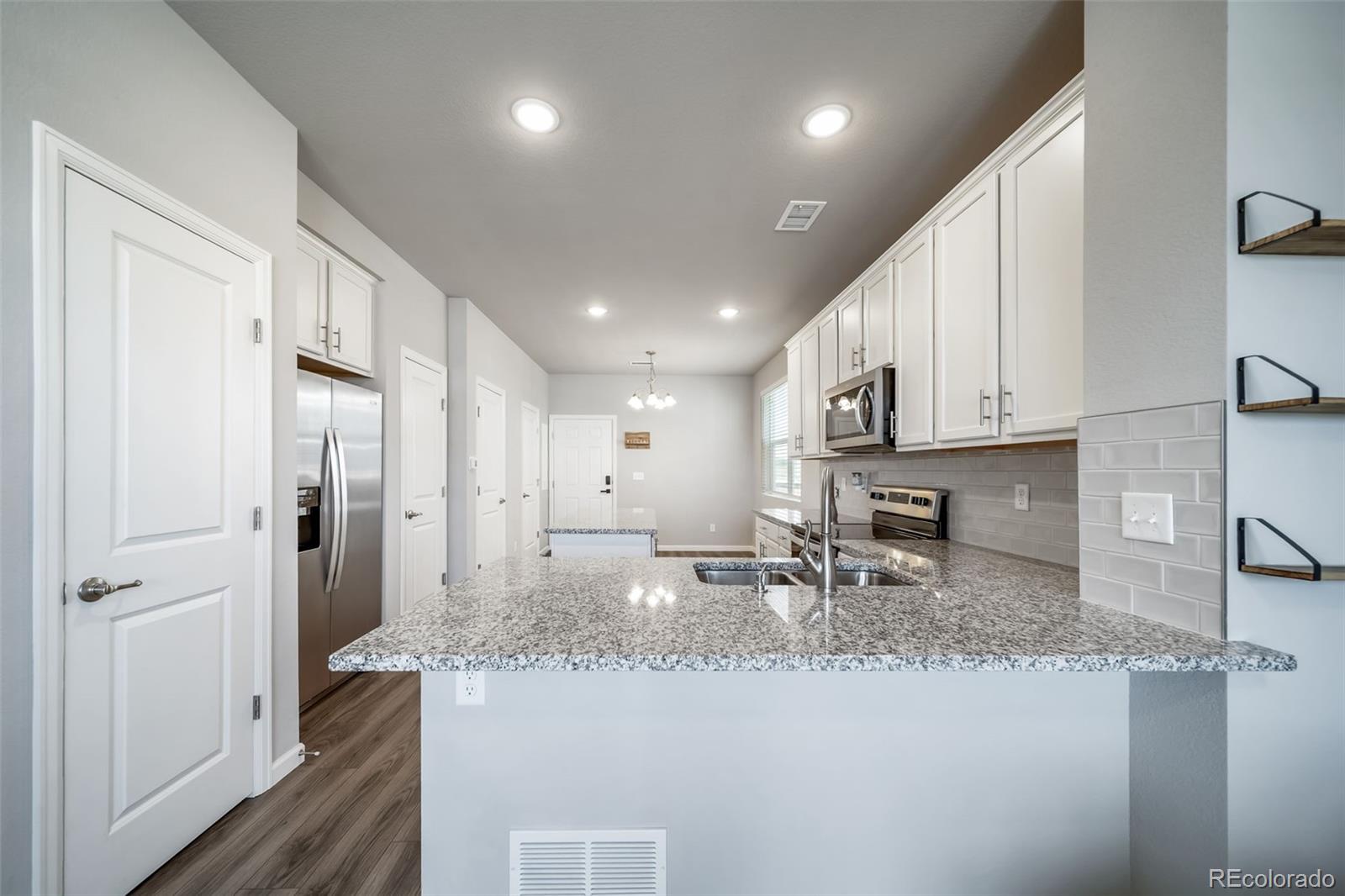 MLS Image #8 for 861  great plains avenue,berthoud, Colorado