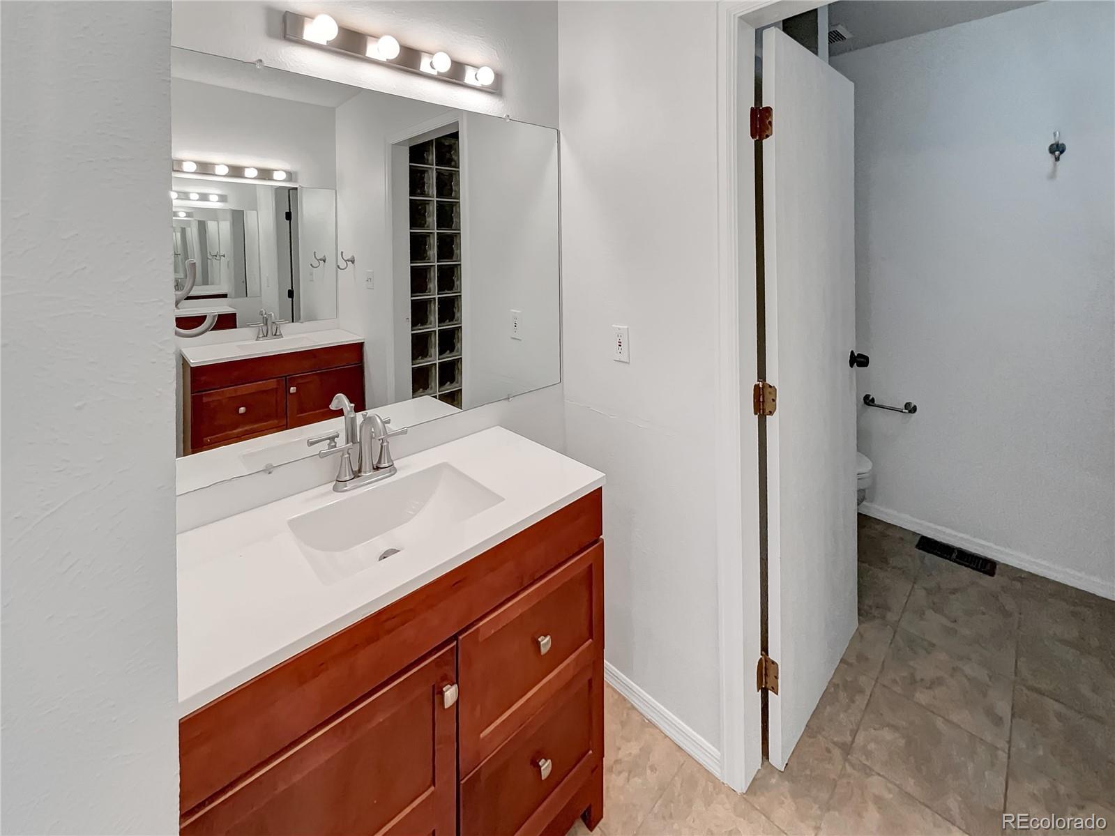 MLS Image #7 for 10490 w jewell avenue c,lakewood, Colorado