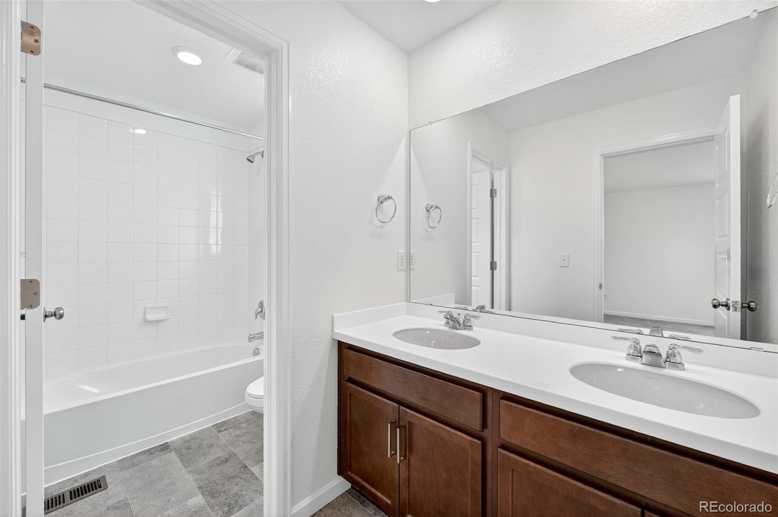 MLS Image #18 for 23752 e 33rd place,aurora, Colorado